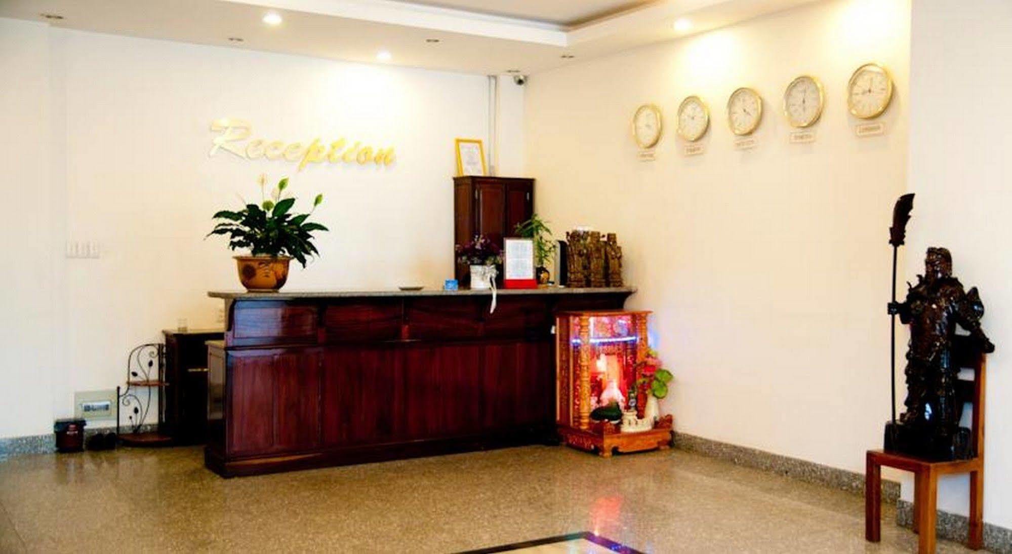 Отель Golden Lotus Хюэ Экстерьер фото